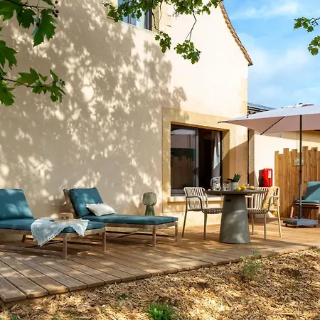 Domaine De L'oustal بيت للعطل