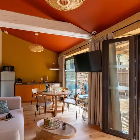 Domaine De L'oustal بيت للعطل *